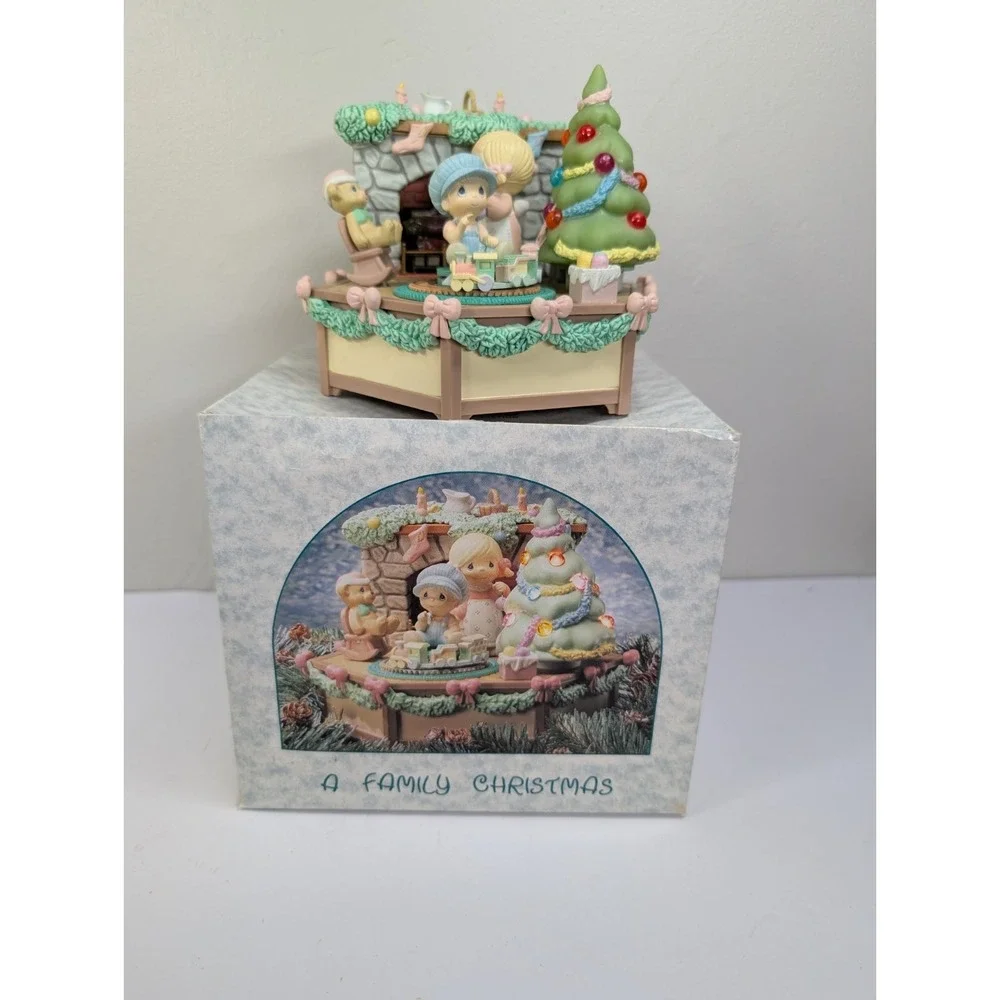 1990 Previous moments home for the Holidays Lighted‎ Animated Music box